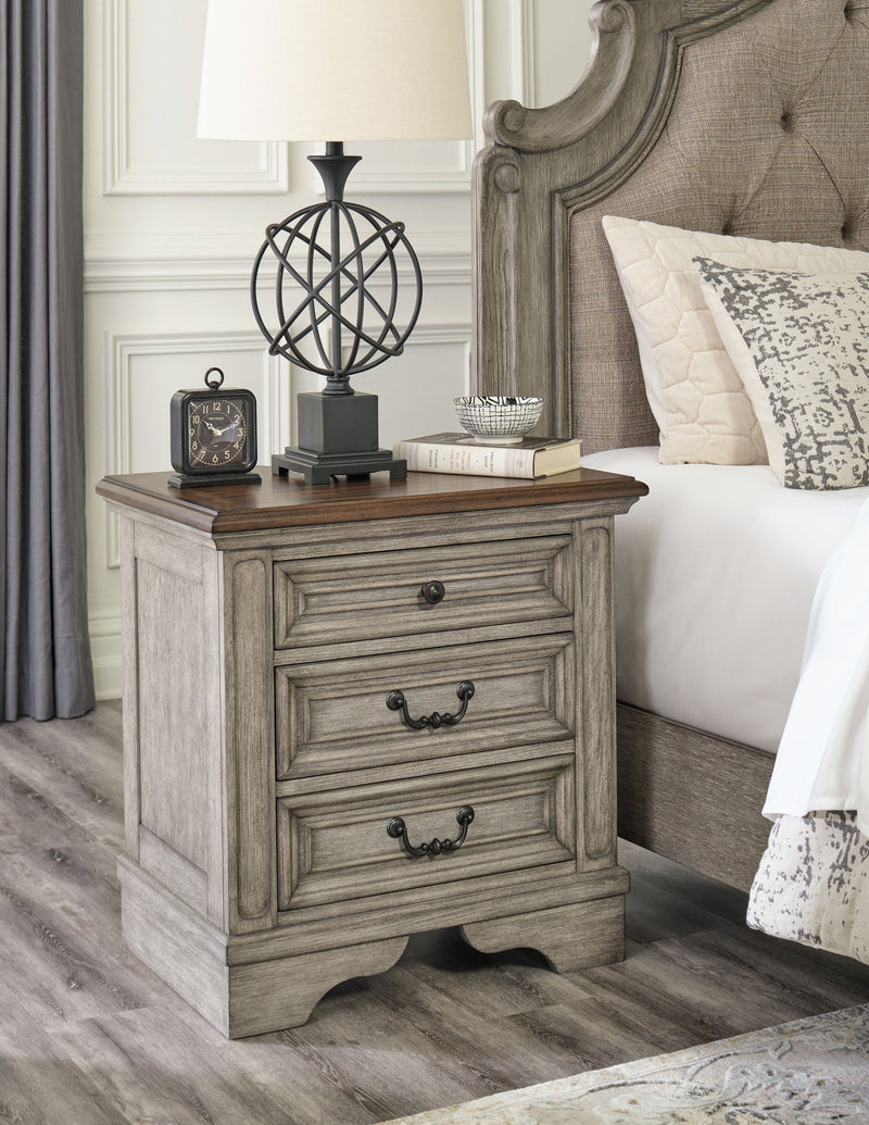 Lodenbay - 7 Pc. - Dresser, Mirror, California King Panel Bed, 2 Nightstands - Antique Gray