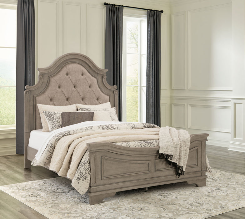 Lodenbay - Panel Bed
