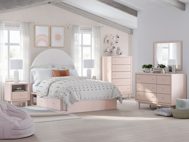 Wistenpine - 10 Pc. - Dresser, Mirror, Chest, Full Upholstered Panel Bed With Under Bed Storage, 2 Nightstands - Blush