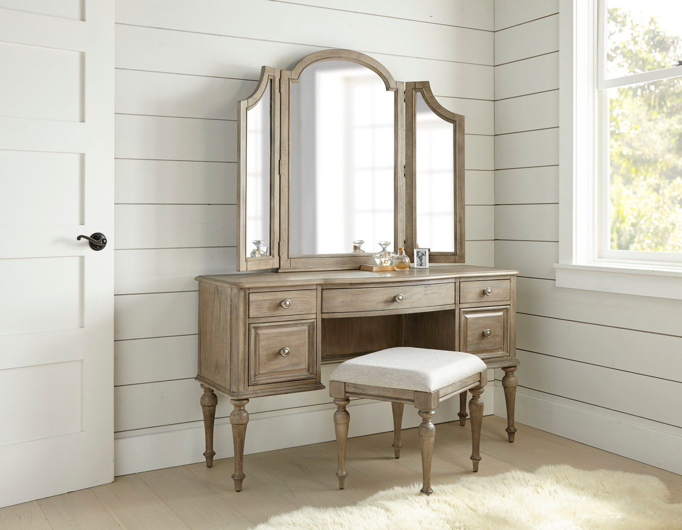 Bedroom > Desks & Vanities